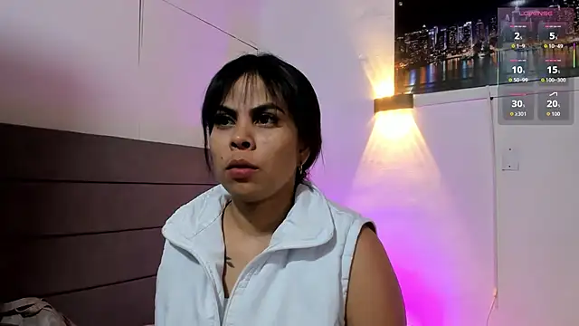 Snapshot of Julieta_Coopeer_ chatting on May 24, 10:42 am Julieta Coopeer online show from May 24, 10:42 am