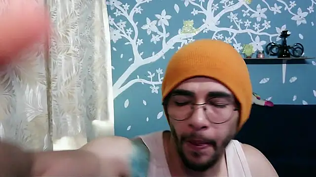 Snapshot of ponzothc chatting on October 31, 9:27 pm ponzothc online show from October 31, 9:27 pm