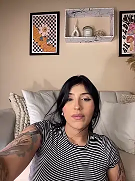 Snapshot of Sweetie_Arianna chatting on April 9, 6:19 am Sweetie Arianna online show from April 9, 6:19 am