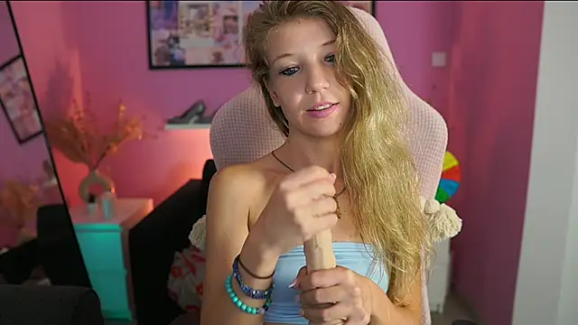 missicute online show from September 13, 7:02 pm