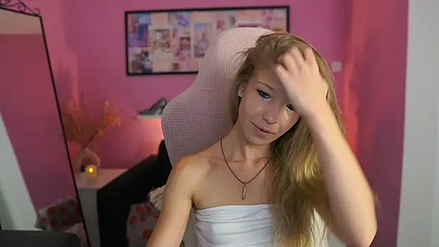 missicute online show from September 16, 6:42 pm