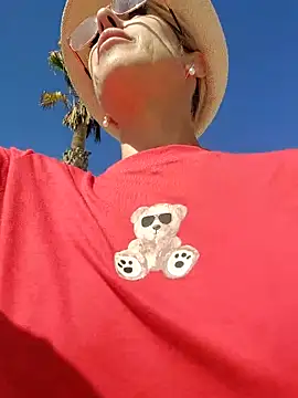 Snapshot of blondyruby chatting on September 14, 10:03 am blondyruby online show from September 14, 10:03 am