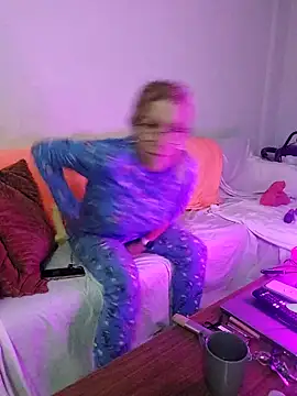 Snapshot of blondyruby chatting on December 15, 9:30 pm blondyruby online show from December 15, 9:30 pm