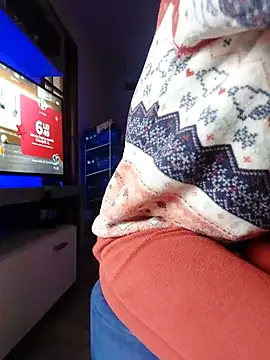 Snapshot of blondyruby chatting on December 16, 9:36 am blondyruby online show from December 16, 9:36 am