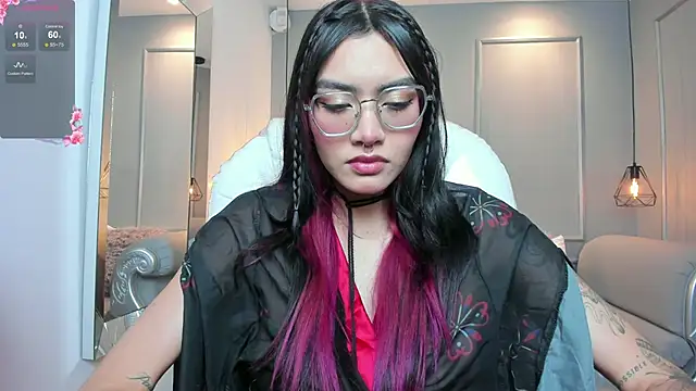 AzuraKindong online show from December 5, 7:21 pm