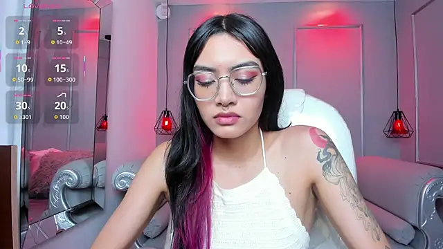 AzuraKindong online show from December 18, 7:20 pm