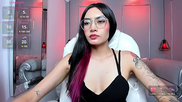 AzuraKindong online show from December 22, 7:22 pm