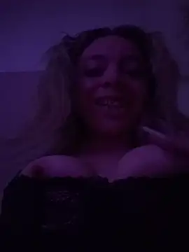 Snapshot of greedybratt chatting on February 23, 1:13 am greedybratt online show from February 23, 1:13 am