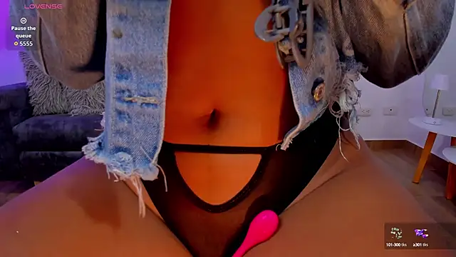 amandaconner online show from October 21, 8:15 am