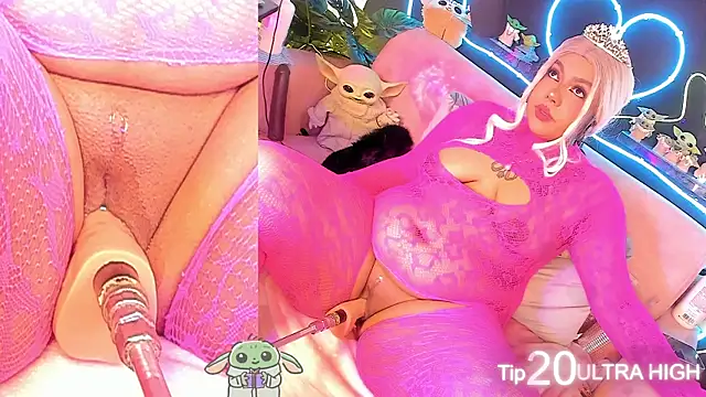 shayna manson  online show from September 19, 10:27 am