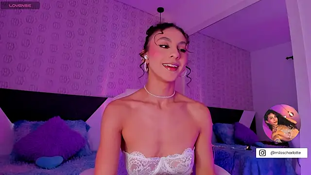 Snapshot of MiissCharlotte chatting on November 28, 12:13 am MiissCharlotte online show from November 28, 12:13 am
