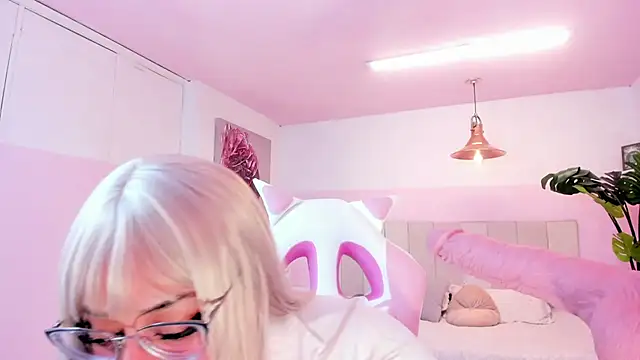 Red lady online show from February 15, 4:14 am