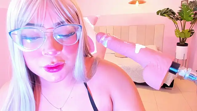 Red lady online show from March 4, 3:44 am