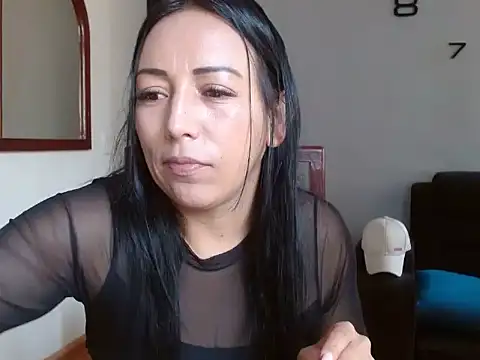 Snapshot of Laura_martin_ chatting on February 18, 2:06 pm Laura martin online show from February 18, 2:06 pm