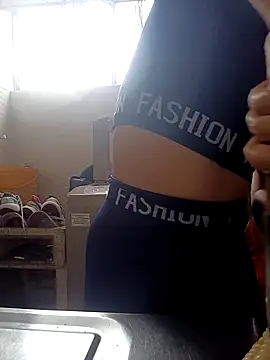 Snapshot of Laura_martin_ chatting on October 18, 5:35 pm Laura martin online show from October 18, 5:35 pm