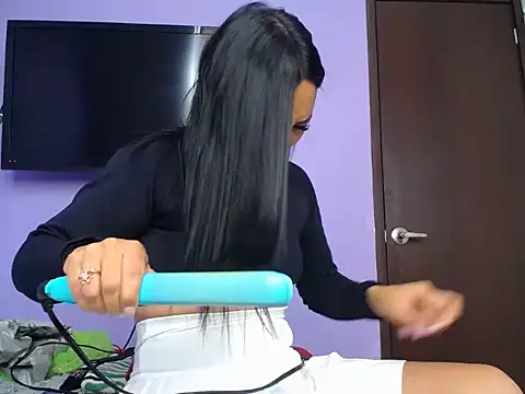 Snapshot of Laura_martin_ chatting on October 20, 3:01 pm Laura martin online show from October 20, 3:01 pm