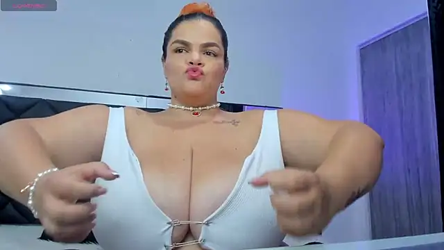 Snapshot of Sara_Thompsoon chatting on December 13, 11:55 am Sara Thompsoon online show from December 13, 11:55 am