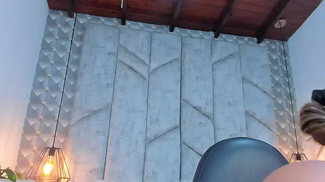 Snapshot of Sara_Thompsoon chatting on March 11, 12:22 pm Sara Thompsoon online show from March 11, 12:22 pm