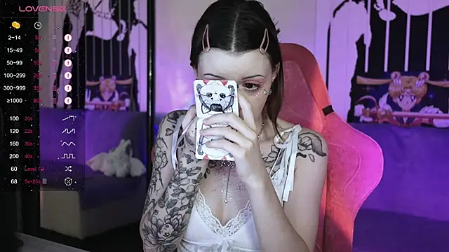 prettybones online show from December 9, 1:24 pm