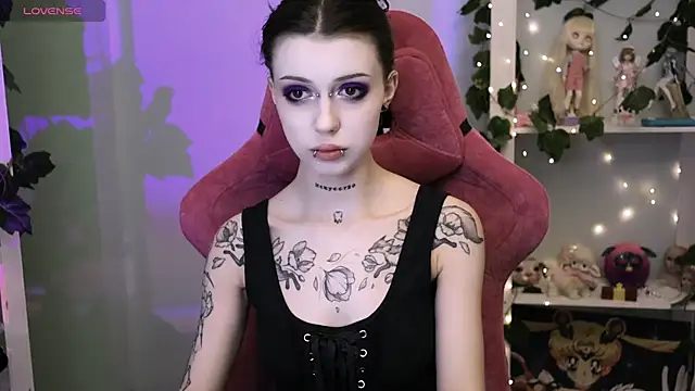 prettybones online show from January 15, 7:50 pm