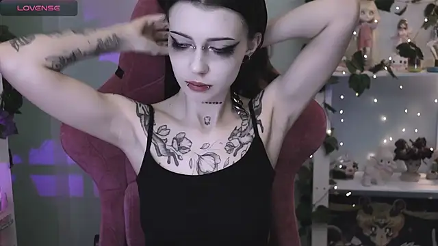 prettybones online show from June 29, 9:37 pm