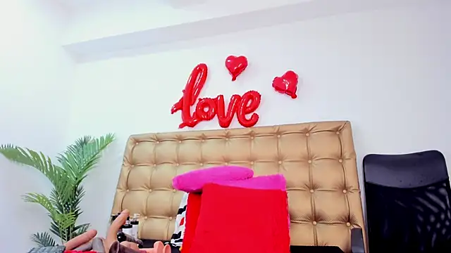 sophie-newton online show from March 7, 6:33 pm