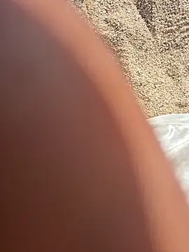 Snapshot of SexyErola27 chatting on October 24, 9:38 am SexyErola27 online show from October 24, 9:38 am