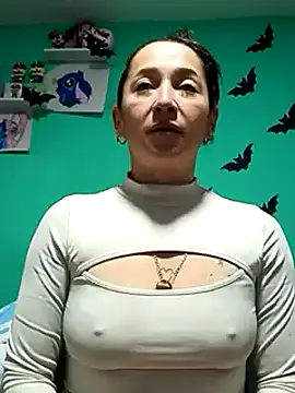 emilypoppy3 online show from January 15, 2:24 pm