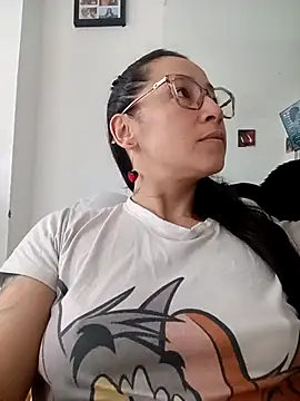 emilypoppy3 online show from May 5, 12:35 pm