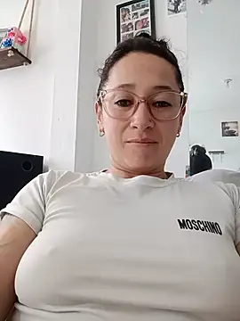 emilypoppy3 online show from May 13, 7:11 pm
