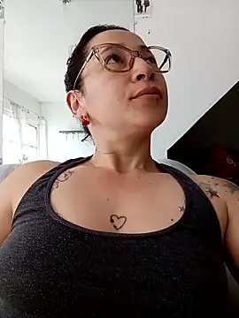 emilypoppy3 online show from May 23, 12:42 pm