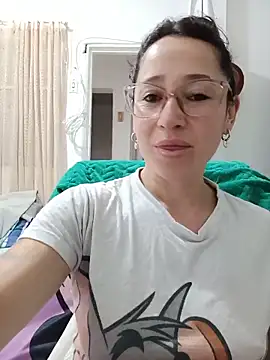emilypoppy3 online show from June 6, 12:43 pm