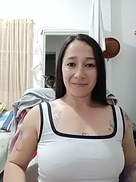 emilypoppy3 online show from June 14, 2:24 am