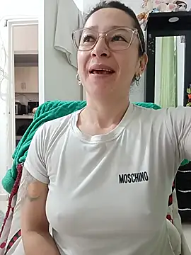 emilypoppy3 online show from June 26, 5:28 pm