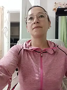 emilypoppy3 online show from July 2, 7:20 pm