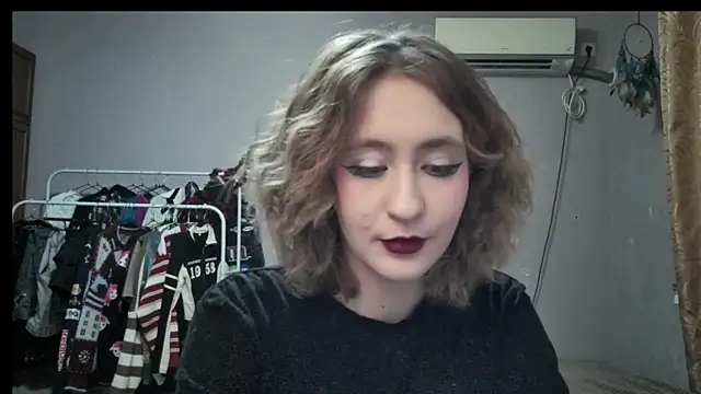 JoannaTompson online show from December 15, 6:15 pm