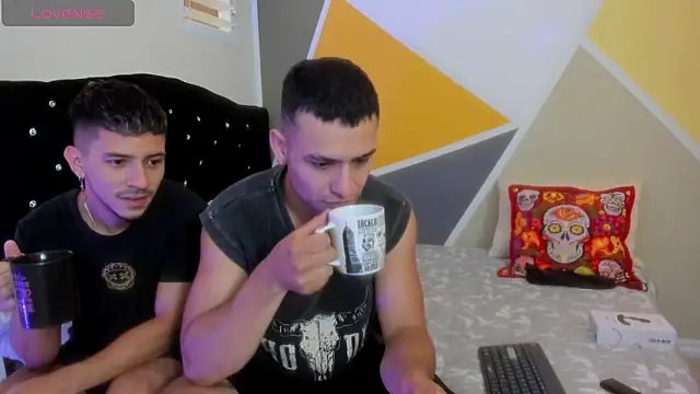 Snapshot of Aron-santoro chatting on September 30, 2:11 pm Aron-santoro online show from September 30, 2:11 pm