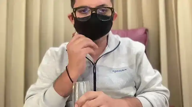 Snapshot of slavekinky001 chatting on February 13, 7:31 pm slavekinky001 online show from February 13, 7:31 pm