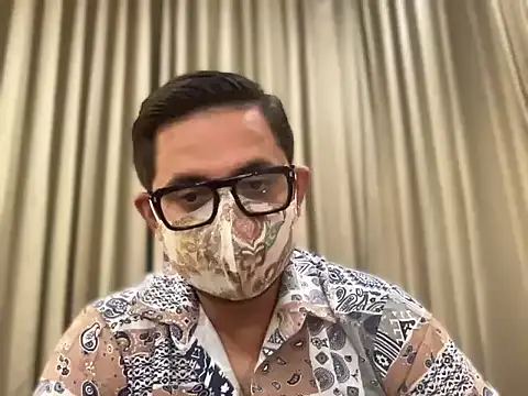 Snapshot of slavekinky001 chatting on April 8, 7:36 pm slavekinky001 online show from April 8, 7:36 pm