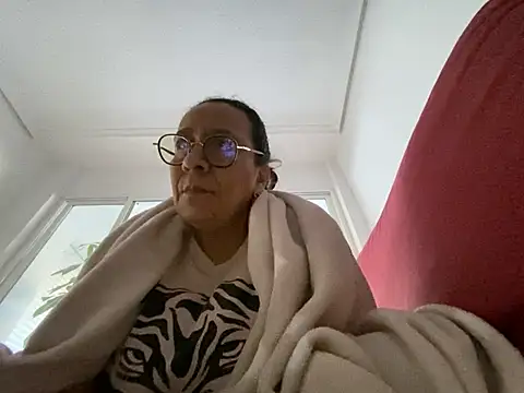 sweeviolet online show from January 18, 8:31 am