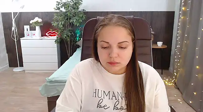 Crazyy girl  online show from March 2, 11:39 am