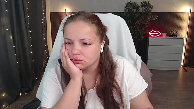Snapshot of Crazyy_girl_ chatting on July 7, 7:23 am Crazyy girl online show from July 7, 7:23 am
