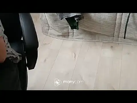 Snapshot of lolacharly@xh chatting on February 24, 12:05 pm lolacharlyxh online show from February 24, 12:05 pm