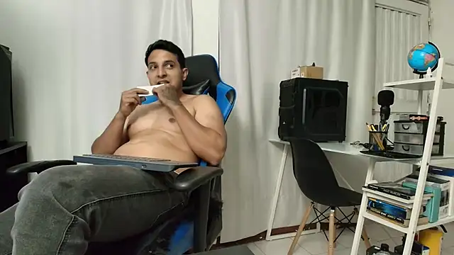 Snapshot of hott_dicks chatting on May 6, 10:59 pm hott dicks online show from May 6, 10:59 pm