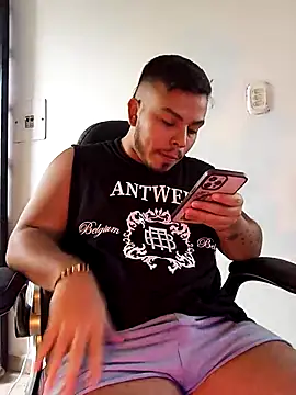 Snapshot of Naughty_Charly chatting on February 23, 6:34 pm Naughty Charly online show from February 23, 6:34 pm