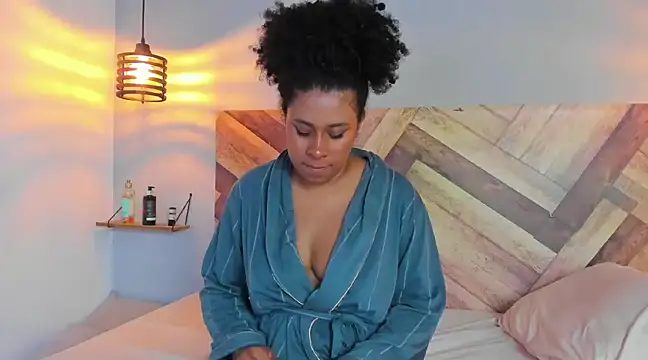 Snapshot of EmmilyBrant chatting on March 2, 5:44 am EmmilyBrant online show from March 2, 5:44 am