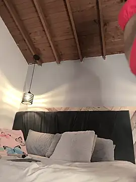 EmmilyBrant online show from February 18, 12:39 am