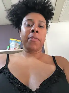 EmmilyBrant online show from May 25, 2:12 pm
