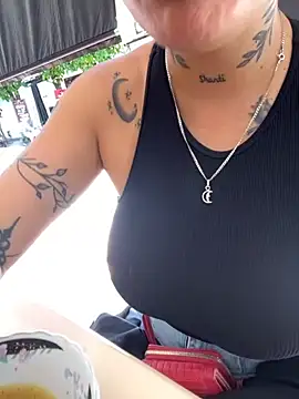 Snapshot of ivanna_rivera chatting on October 9, 4:16 pm ivanna rivera online show from October 9, 4:16 pm