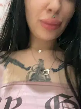 Snapshot of Molly__Moon chatting on February 20, 12:57 pm Molly Moon online show from February 20, 12:57 pm